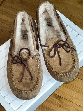 UGG Women's Chestnut/Tan Suede Moccasin Slippers with Shearling